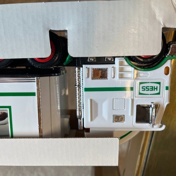 1997 Hess Toy Truck with Friction Racers – Lights & Ramp, NIB - Picture 2 of 16